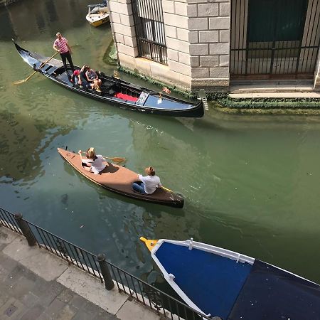 B&B Al Teatro With Canal View Venice Exterior photo