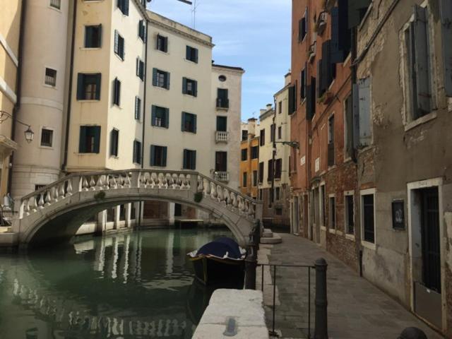 B&B Al Teatro With Canal View Venice Exterior photo