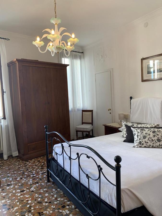 B&B Al Teatro With Canal View Venice Exterior photo