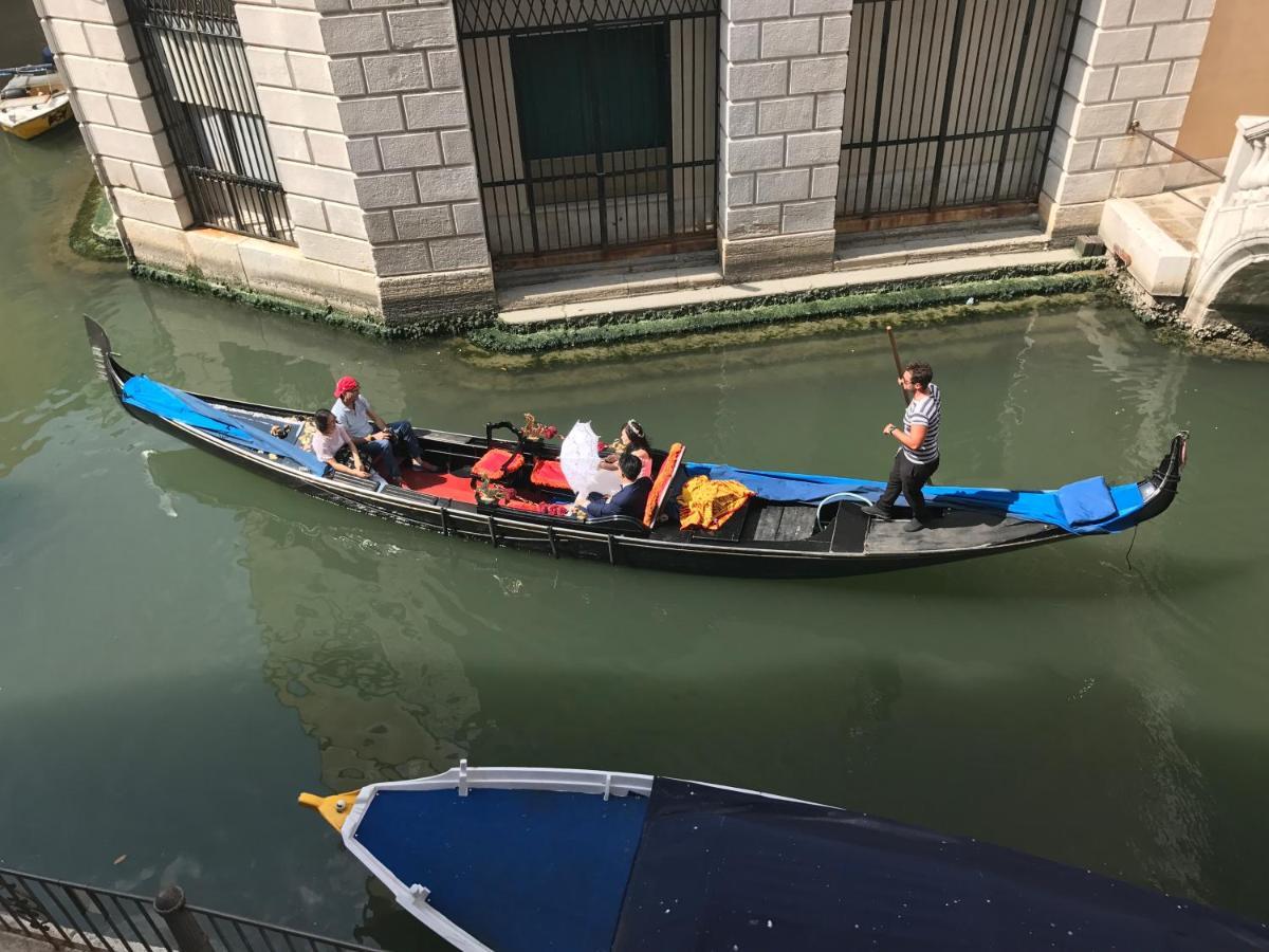 B&B Al Teatro With Canal View Venice Exterior photo