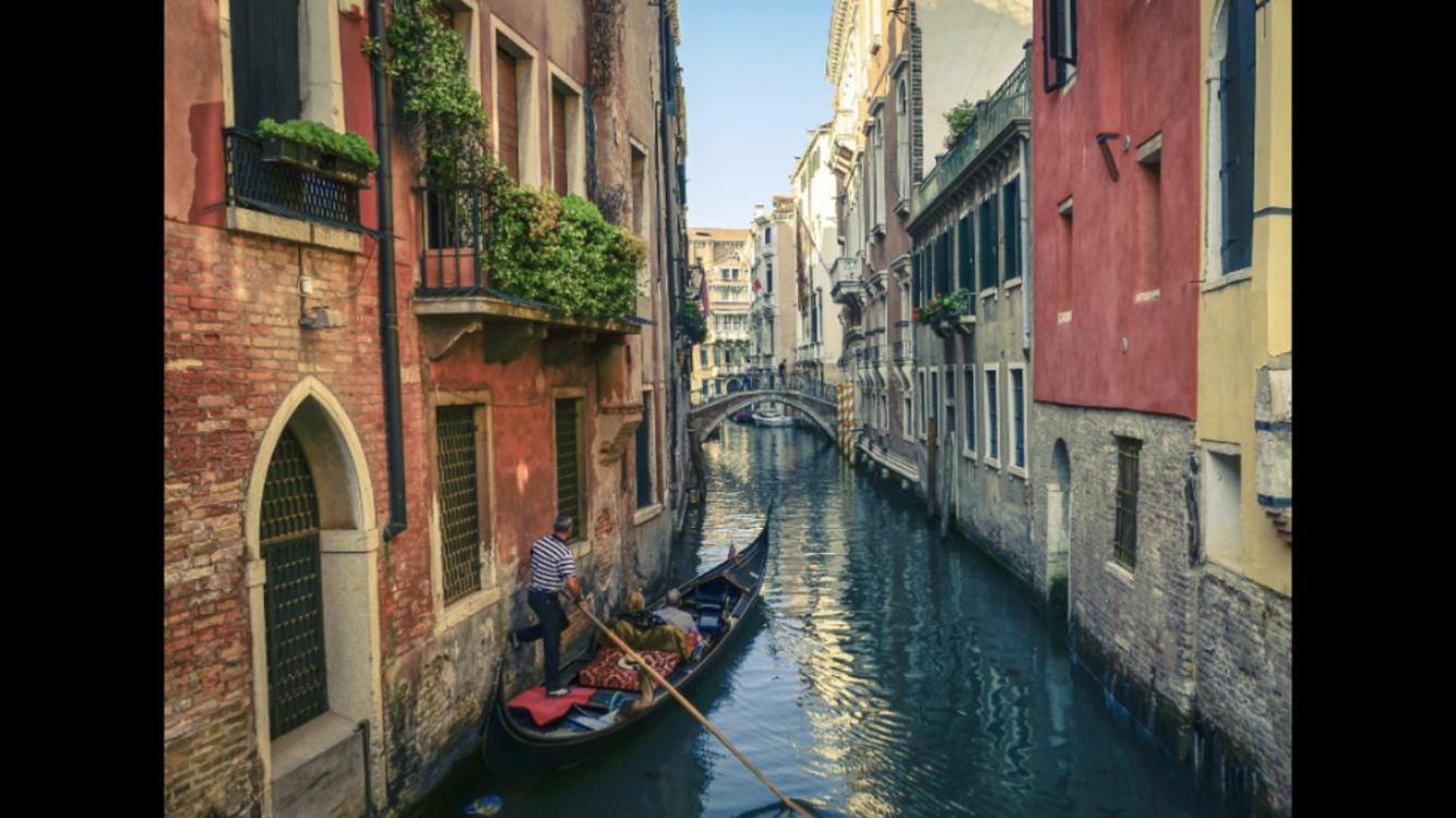B&B Al Teatro With Canal View Venice Exterior photo